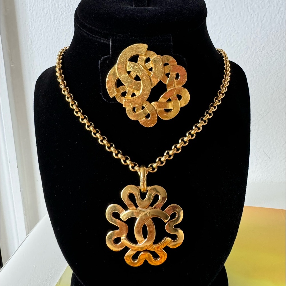 Chanel RARE 24K Gold Plated Necklace with Box in Excellent Condition - Picture 11 of 11